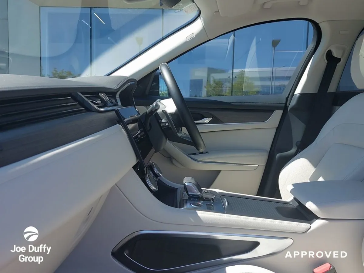 Jaguar F- PACE 2.0 I4 Phev AWD Auto SE - Image 4