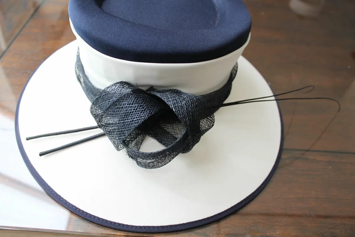 WEDDING HAT OR LADIES DAY @ THE RACES - Image 1