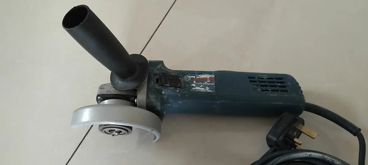 Bosch GWS 710 Grinder 240v - Image 1