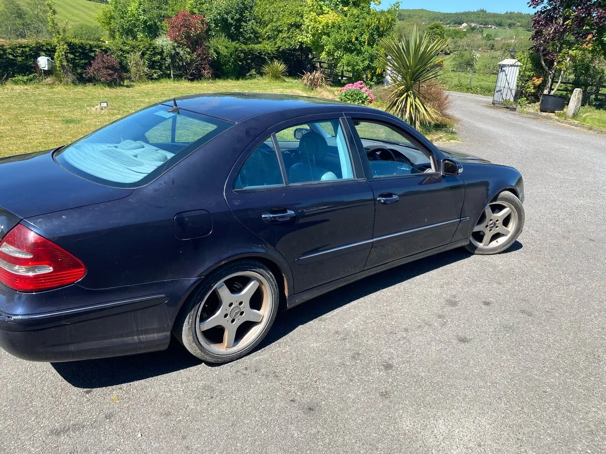 Mercedes E320 Automatic - Image 2