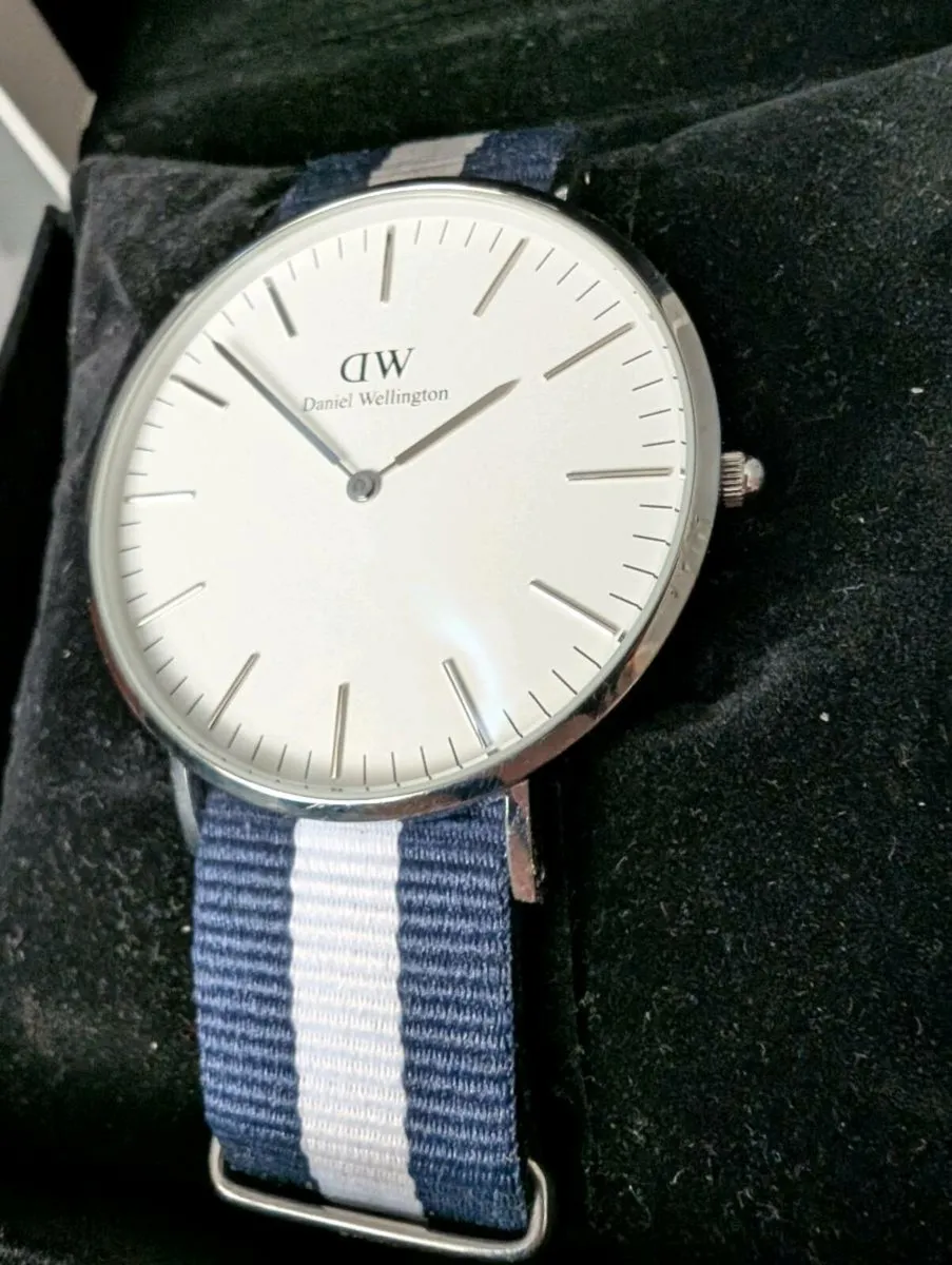 Daniel Wellington 40 mm classic Warwick watch - Image 1