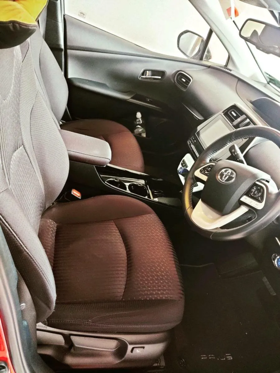 2019 Toyota Prius plug-in hybrid - Image 2