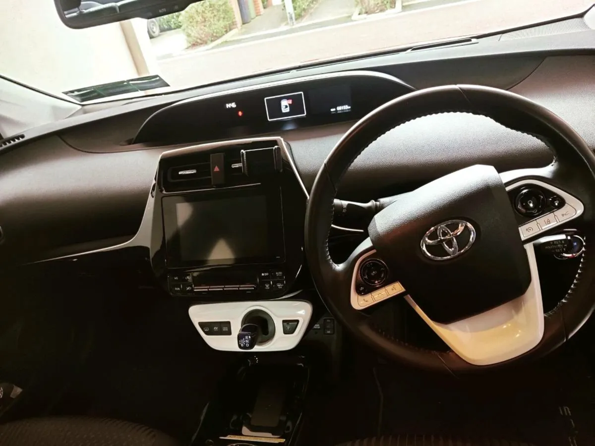 2019 Toyota Prius plug-in hybrid - Image 3