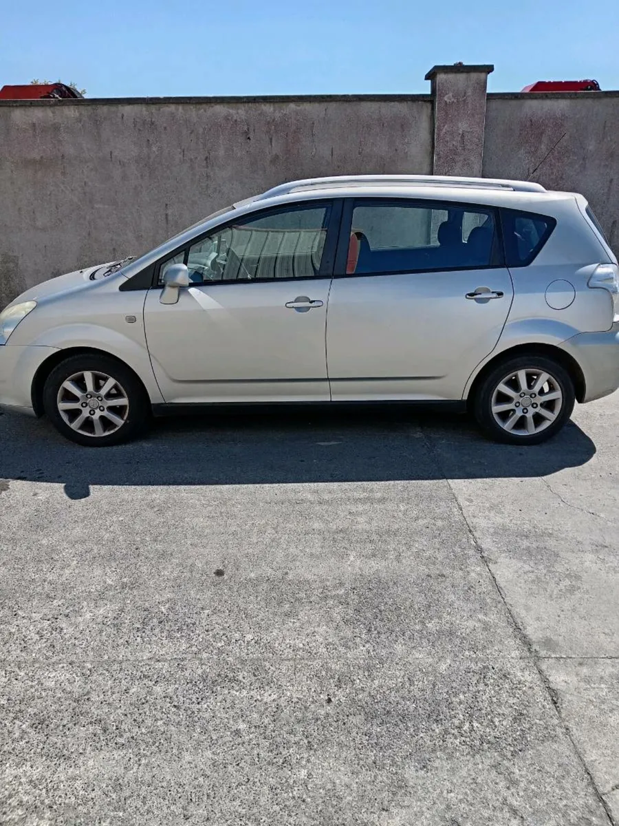 Toyota corolla verso - Image 2