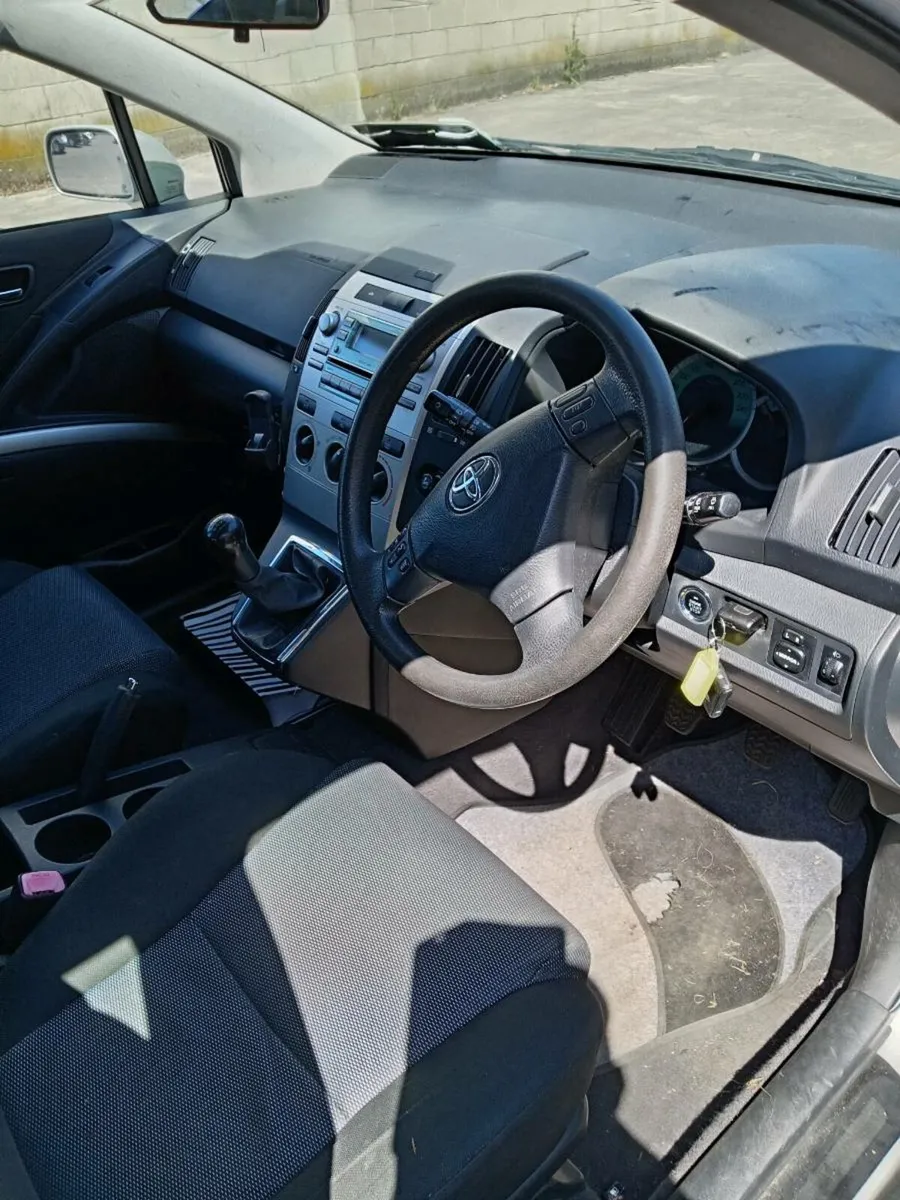 Toyota corolla verso - Image 4
