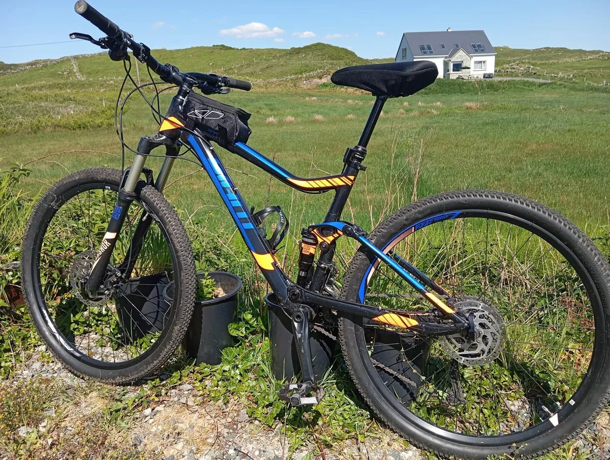 Mountain bike - Image 1