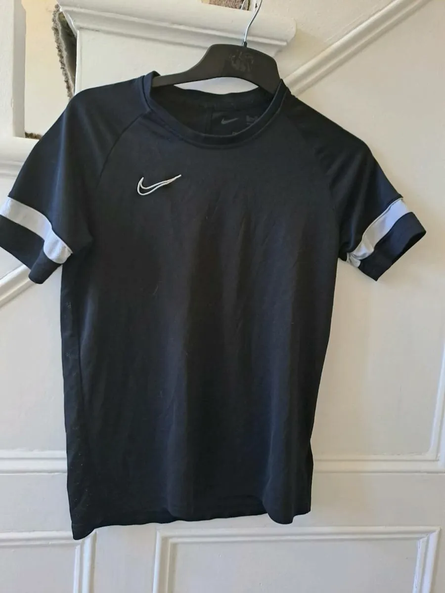 Nike Black tee shirt Dry Fit Size xl boys - Image 1