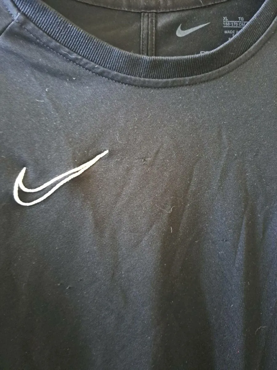 Nike Black tee shirt Dry Fit Size xl boys - Image 2
