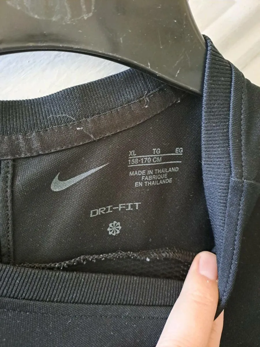 Nike Black tee shirt Dry Fit Size xl boys - Image 3