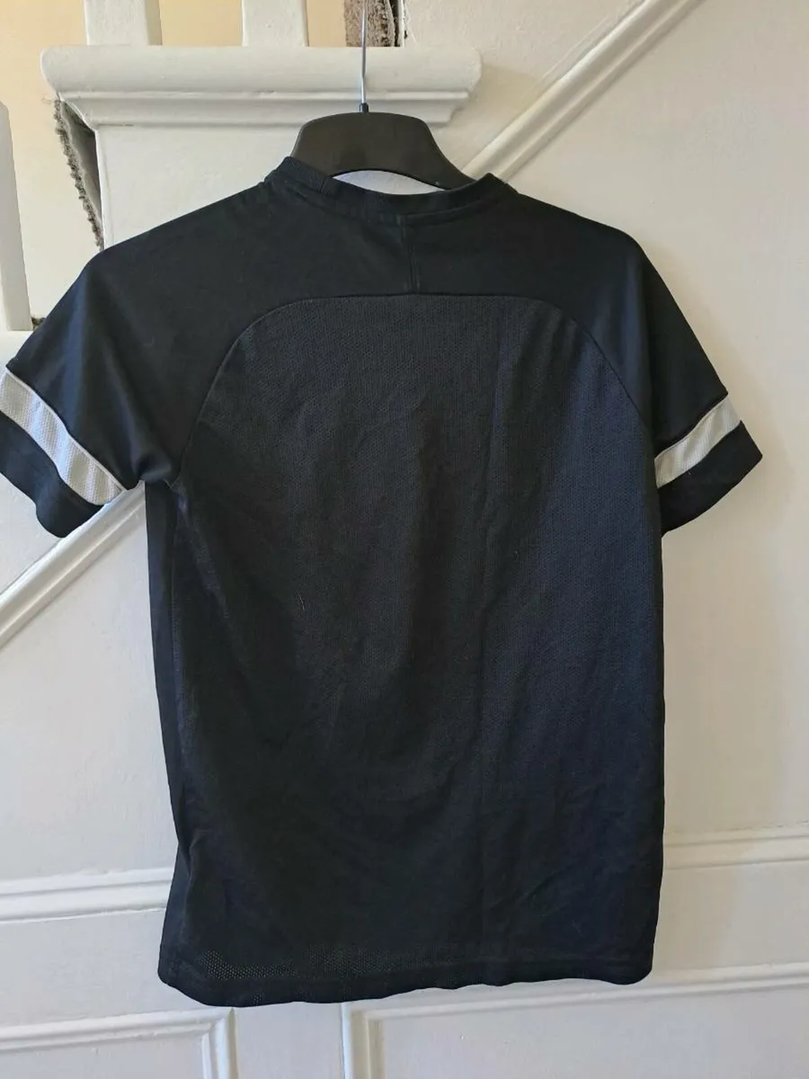 Nike Black tee shirt Dry Fit Size xl boys - Image 4