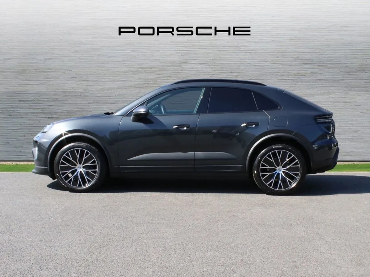 Porsche Macan 4 Electric - Image 3