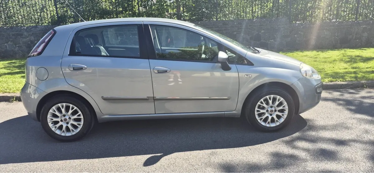 Fiat Punto EVO 1.2 DYNAMICS 5DR 8V NCT and Tax - Image 2