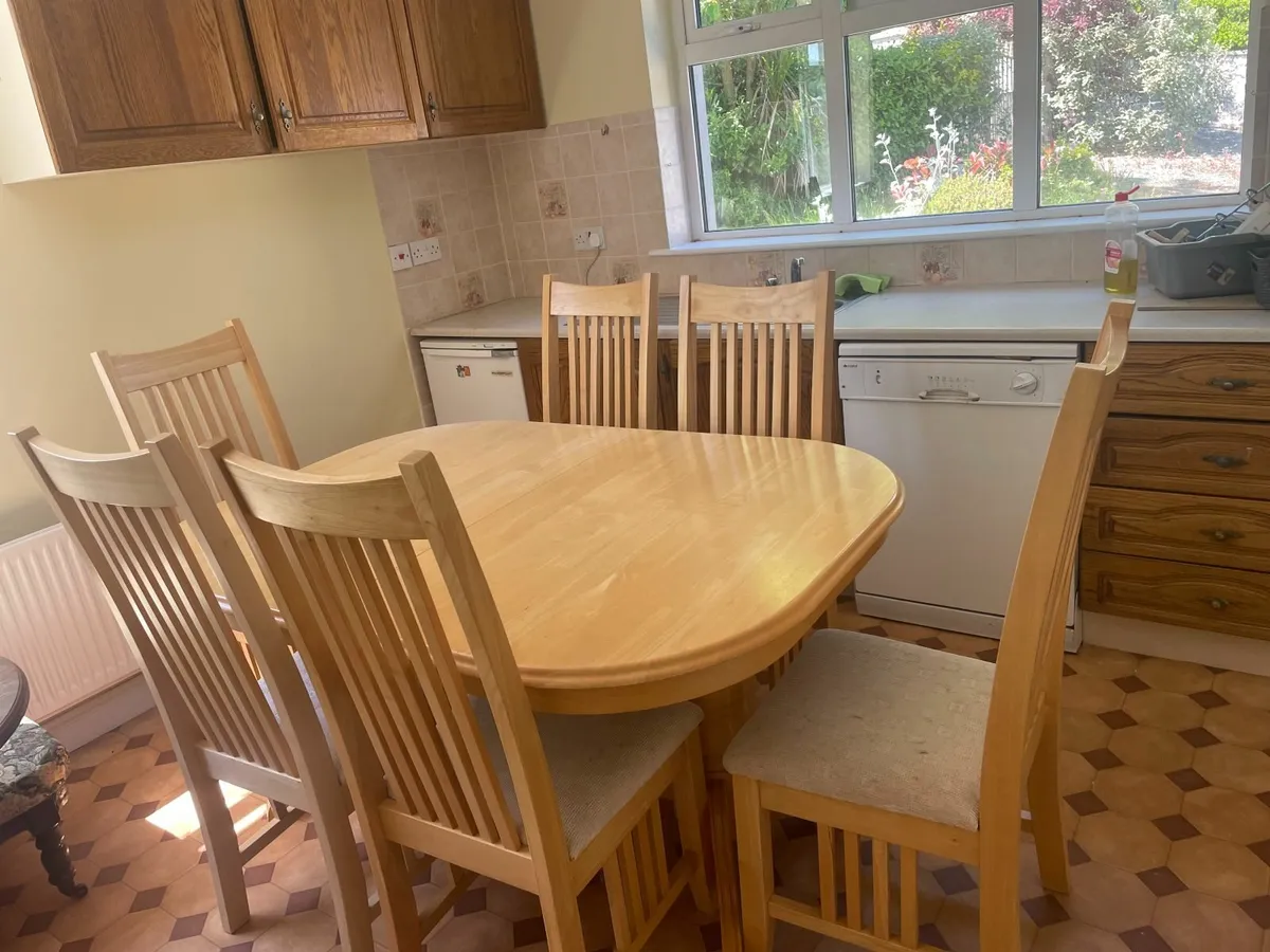 Table and Chairs - Image 2