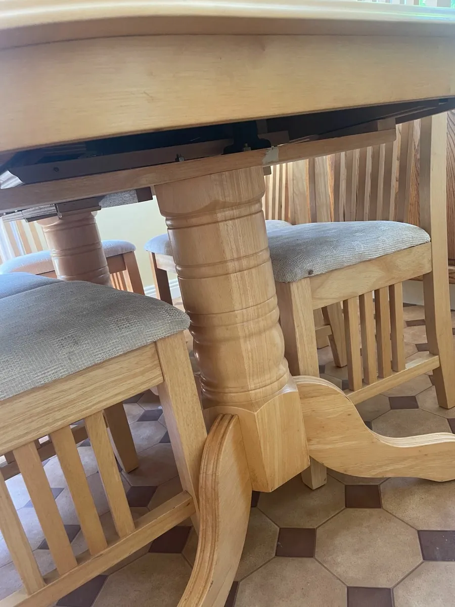 Table and Chairs - Image 3