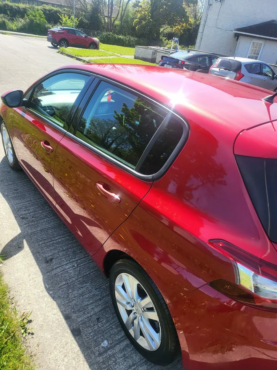 Car - Image 3