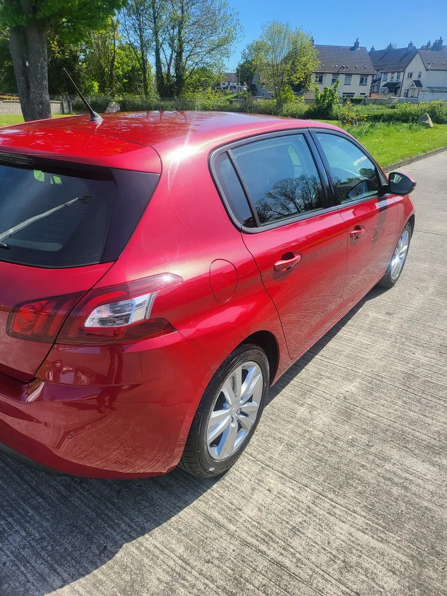 Car - Image 4