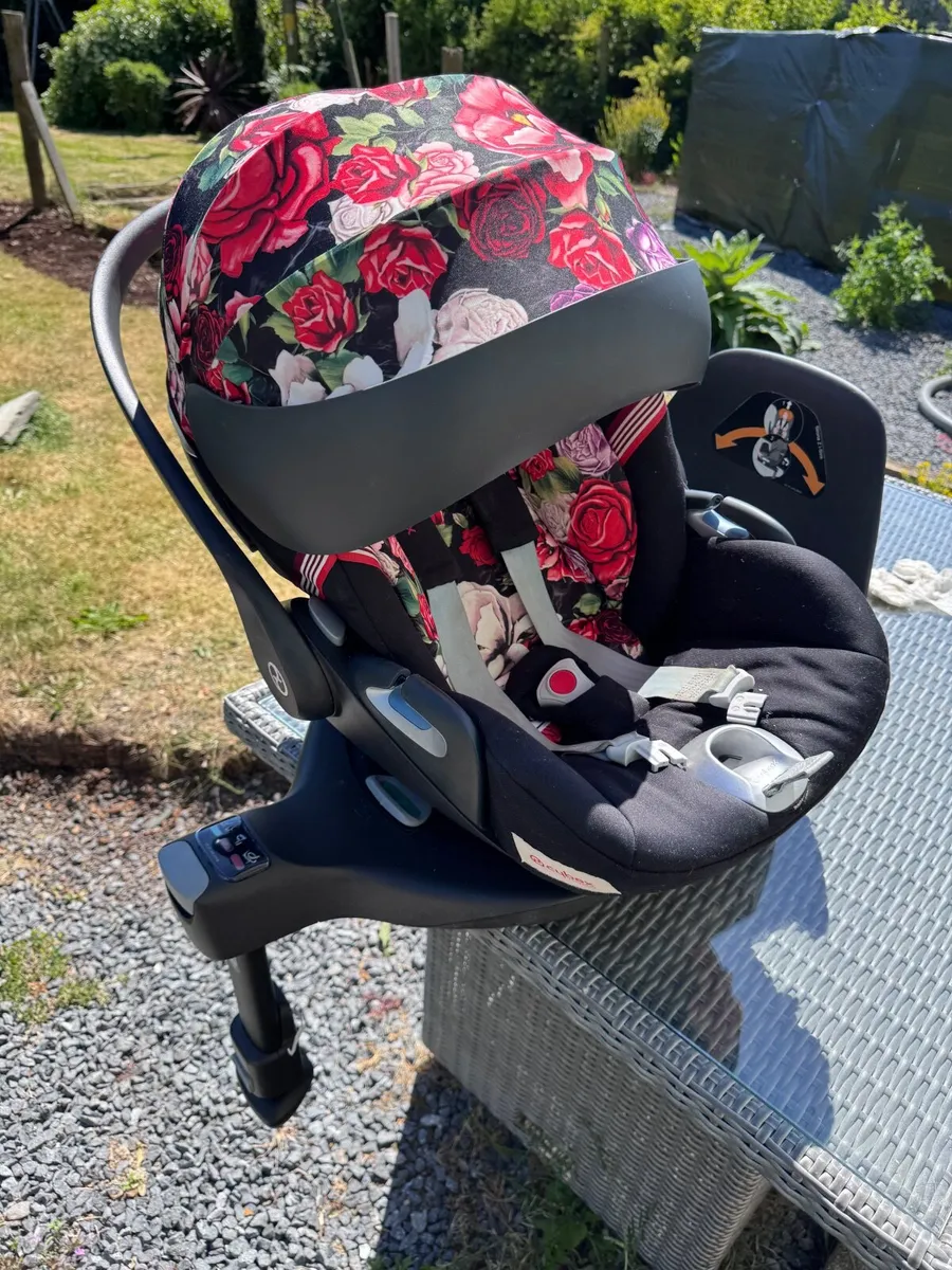 baby car seat - Image 1
