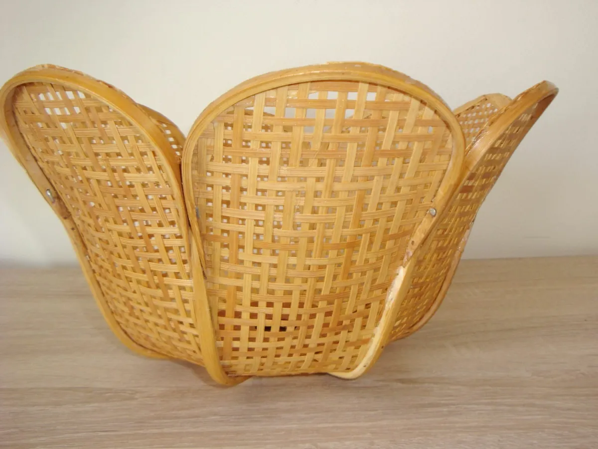 Scalloped rattan lamp shade - Image 4