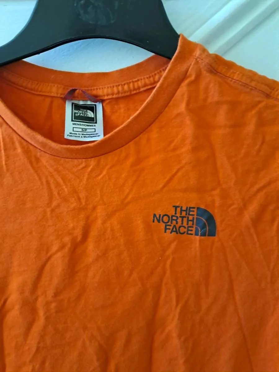 North Face tee shirt size S orange - Image 3
