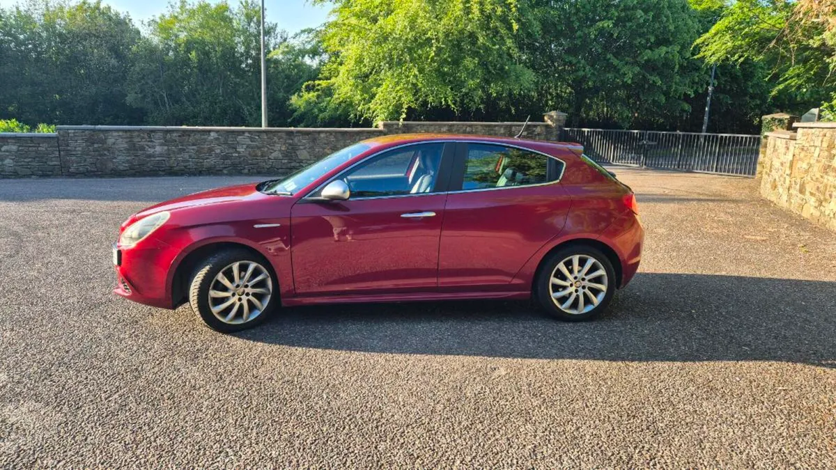 Alfa romeo giulietta petrol manual - Image 3