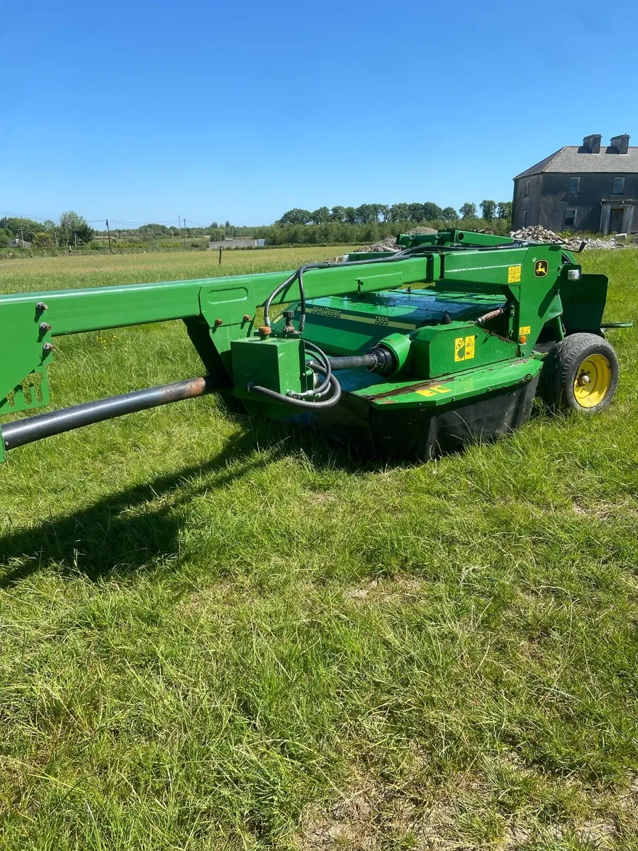 John Deere 1365  **NO VAT** - Image 1