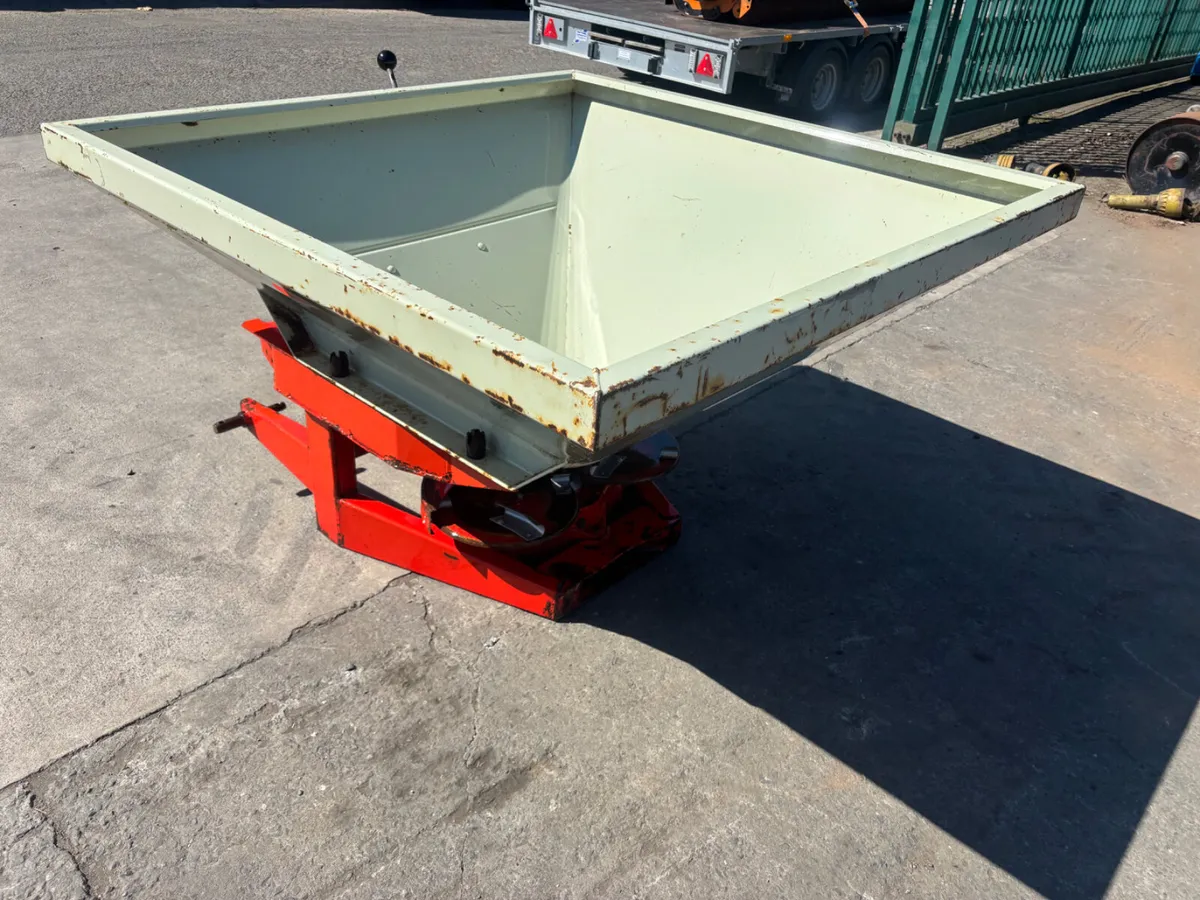 Kuhn Fertilser Spinner - Image 4