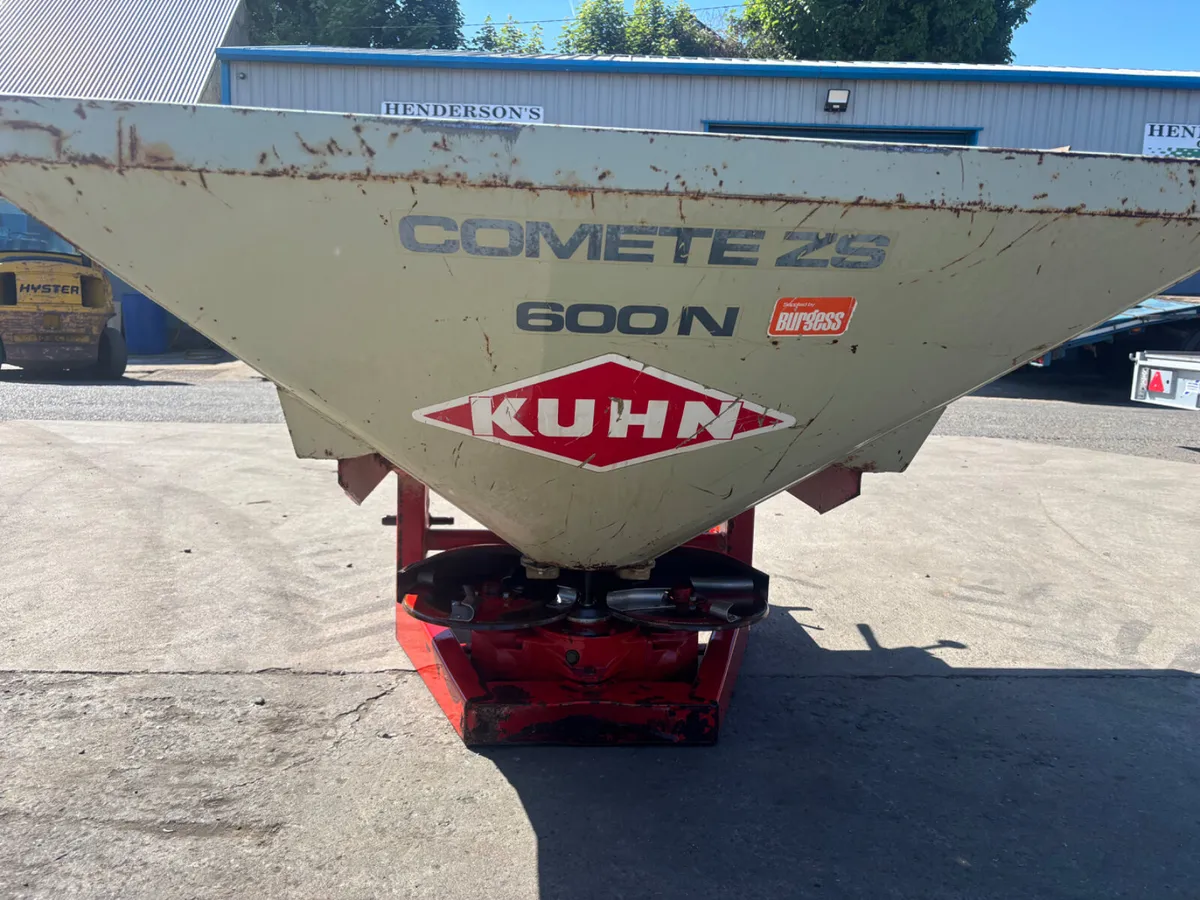 Kuhn Fertilser Spinner - Image 1