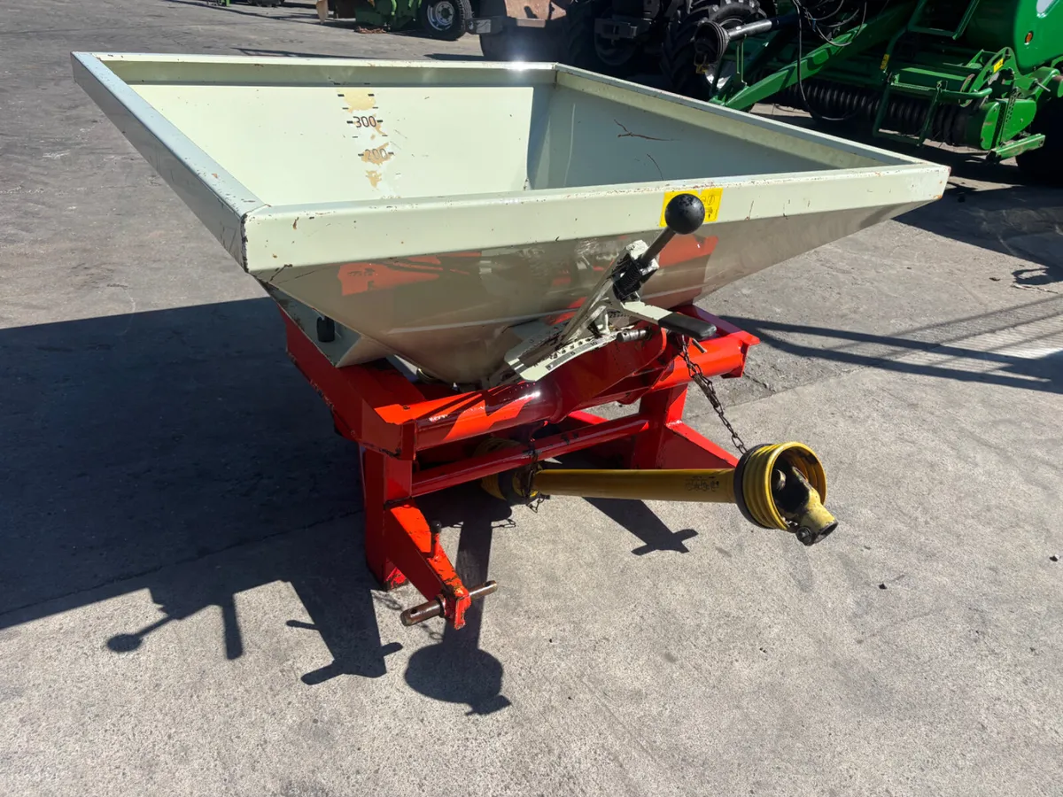 Kuhn Fertilser Spinner - Image 2