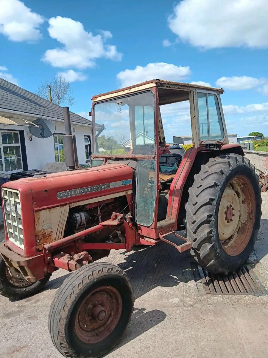 International 574 tractor - Image 1