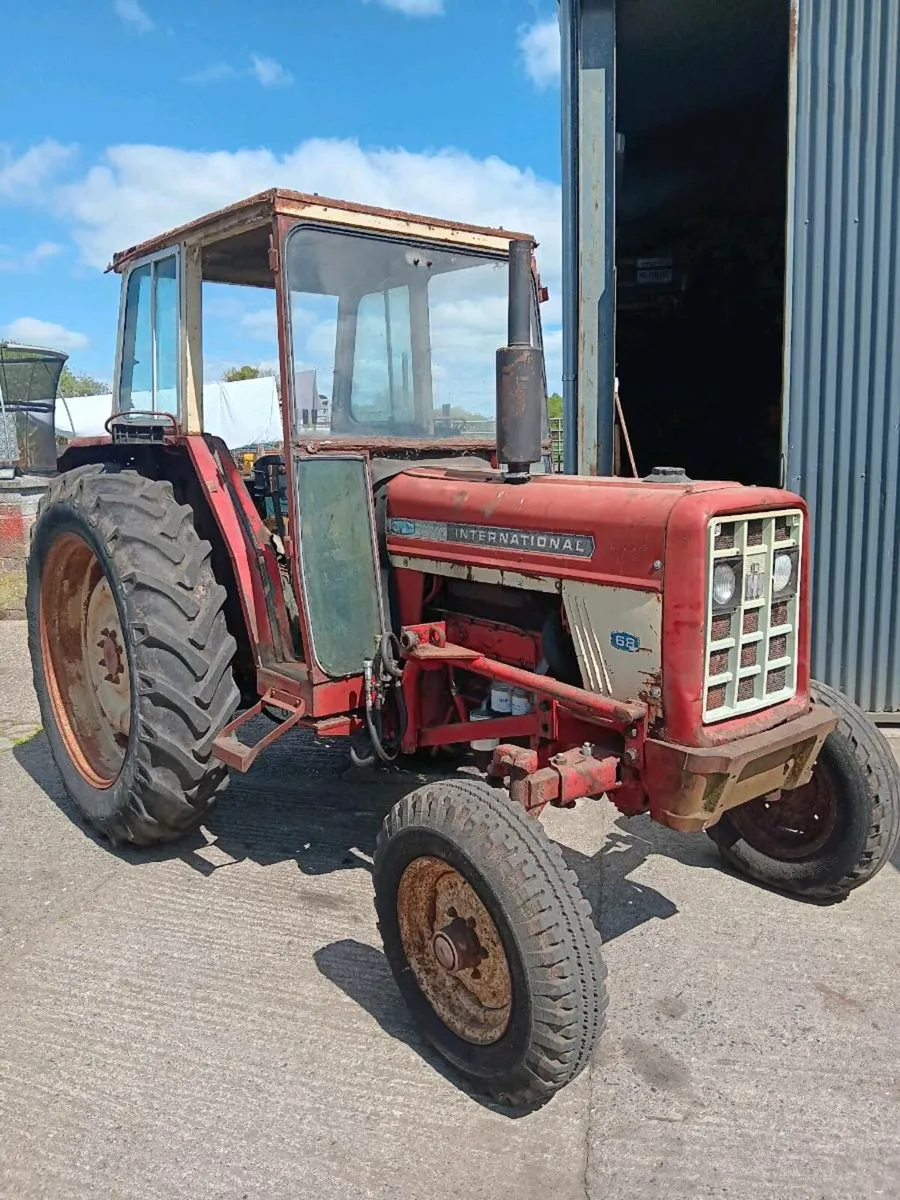 International 574 tractor - Image 2