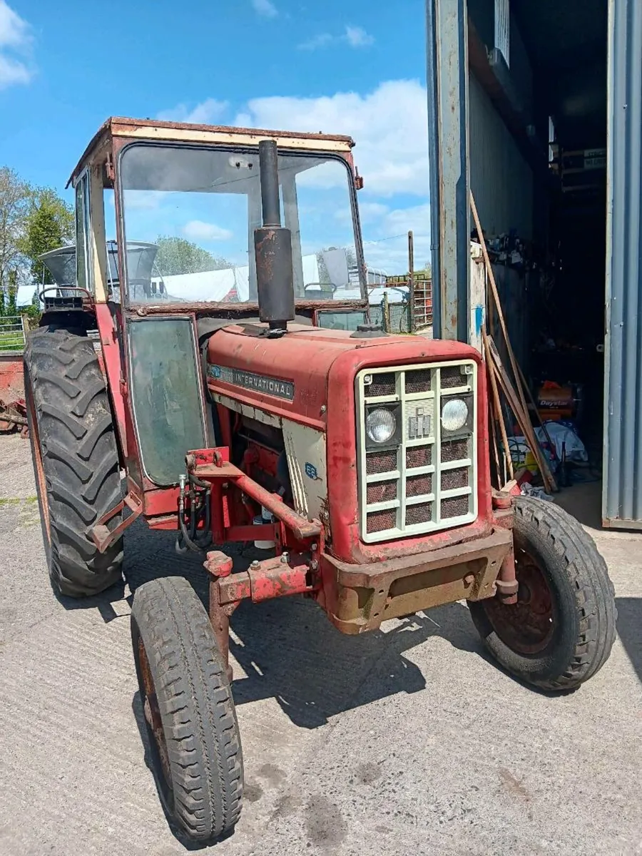International 574 tractor - Image 3