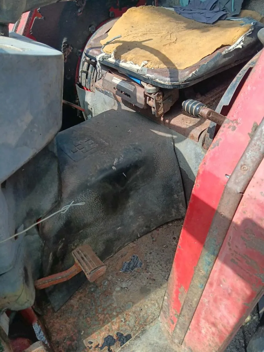 International 574 tractor - Image 4