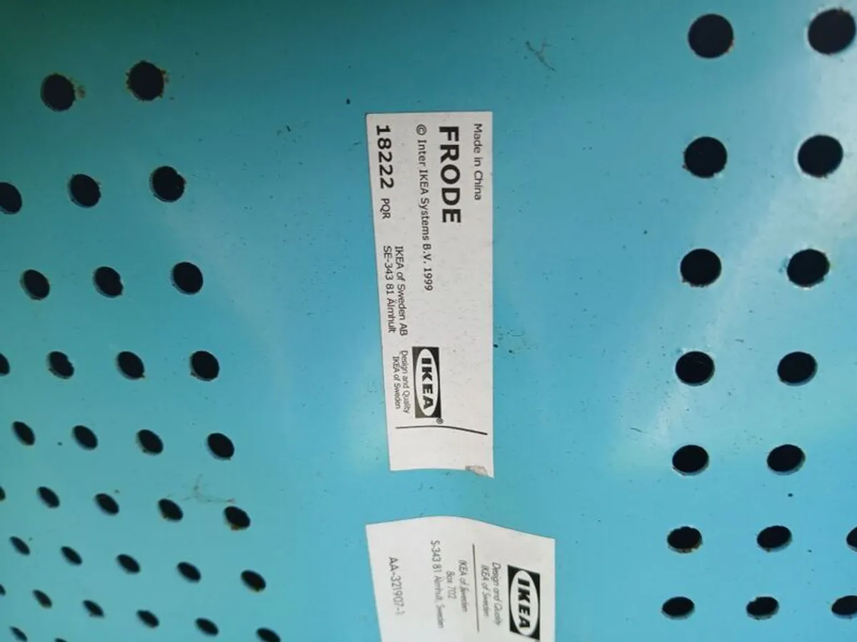 Four Metal folding Chairs - Image 4
