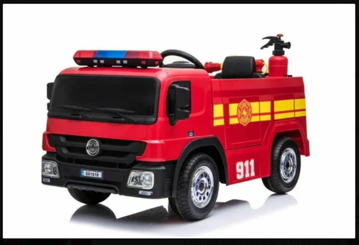 Kids’ 12V Electric Red Fire Engine Ride-On – Water
