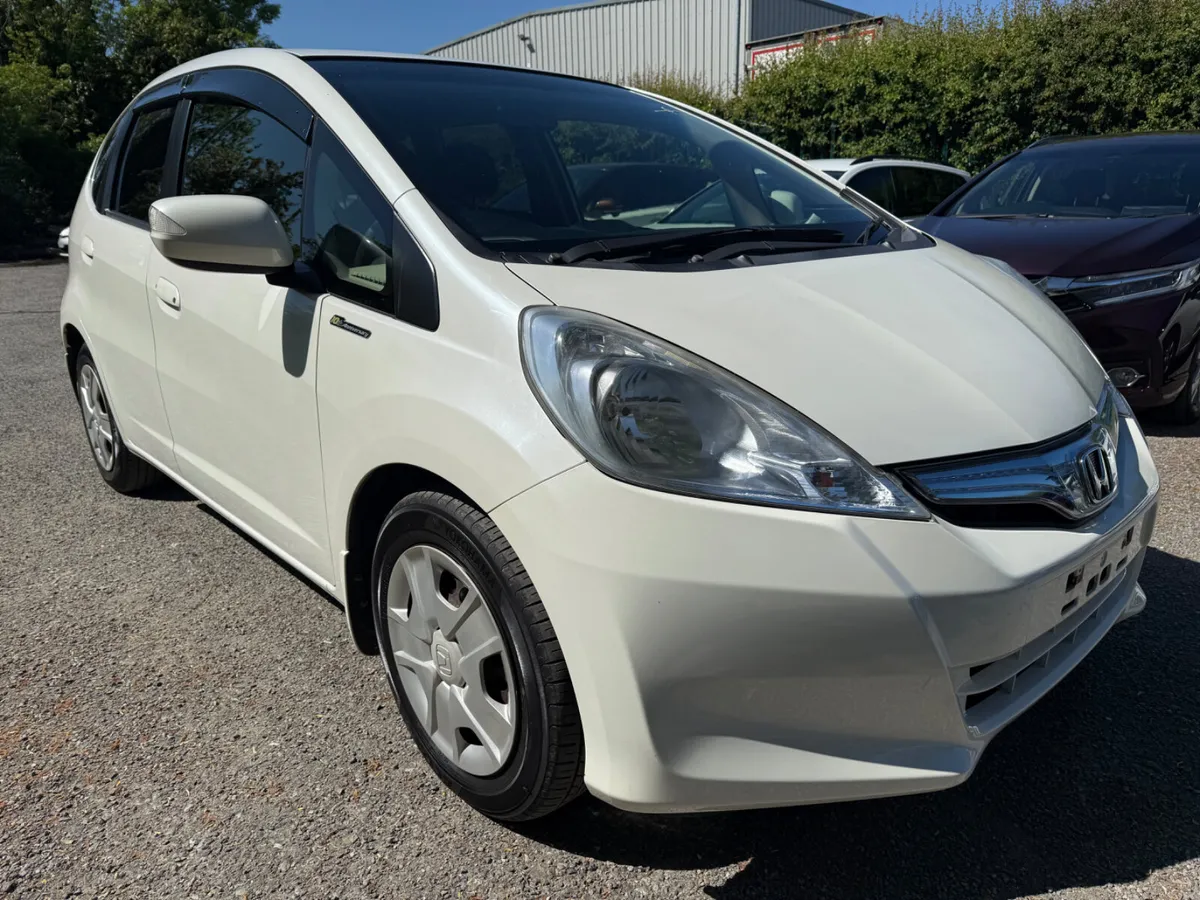 Honda Fit hybrid 44700km!!! heated sets! - Image 1