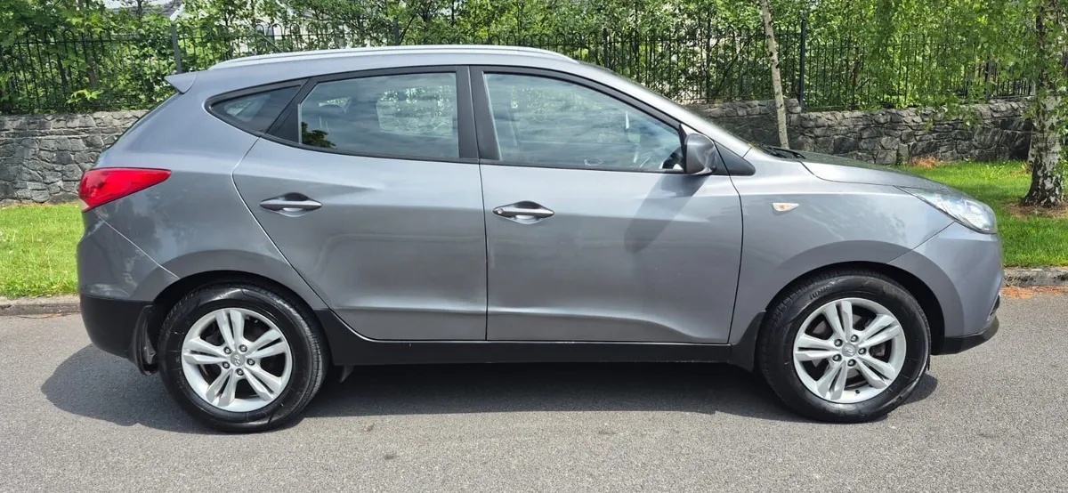 12 Hyundai ix35 - Image 2