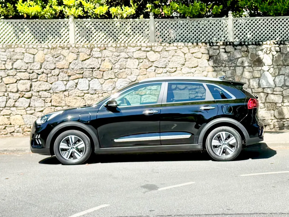 Kia Niro 2022!!PLUG IN !! HYBRID!! FULL SPEC !! - Image 4