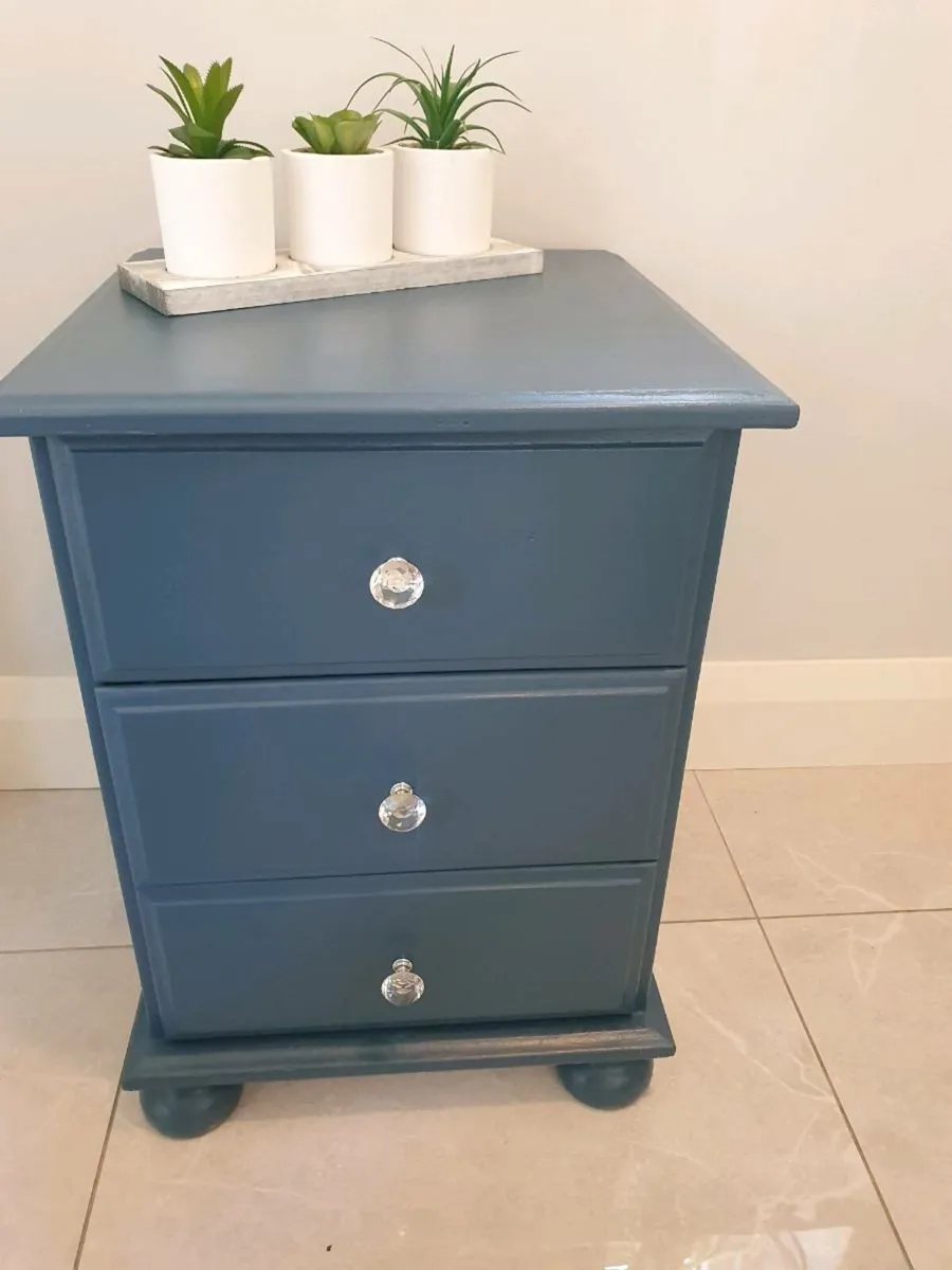 Pair of Bedside Lockers - Image 1
