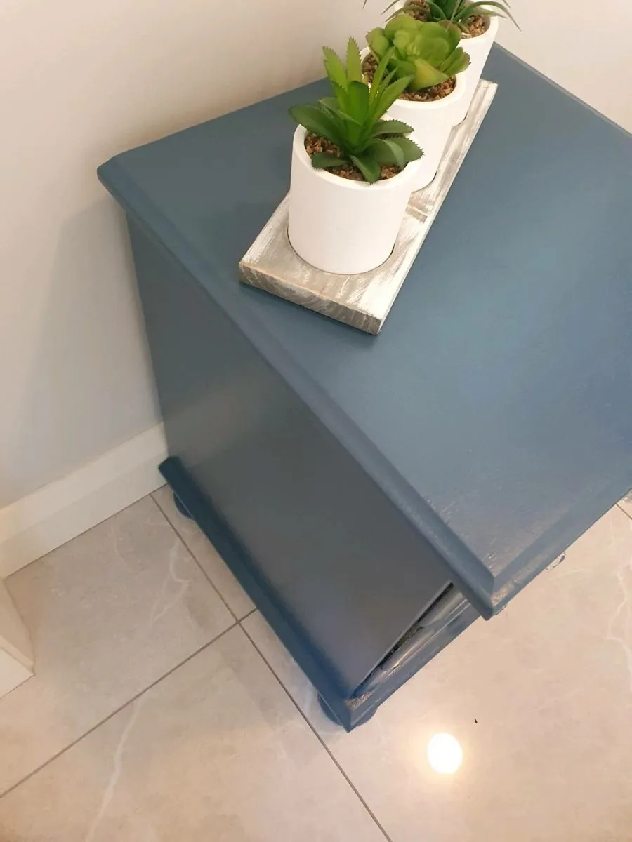 Pair of Bedside Lockers - Image 2