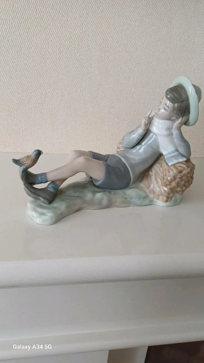 Vintage Lladro Boy on Log - Image 2