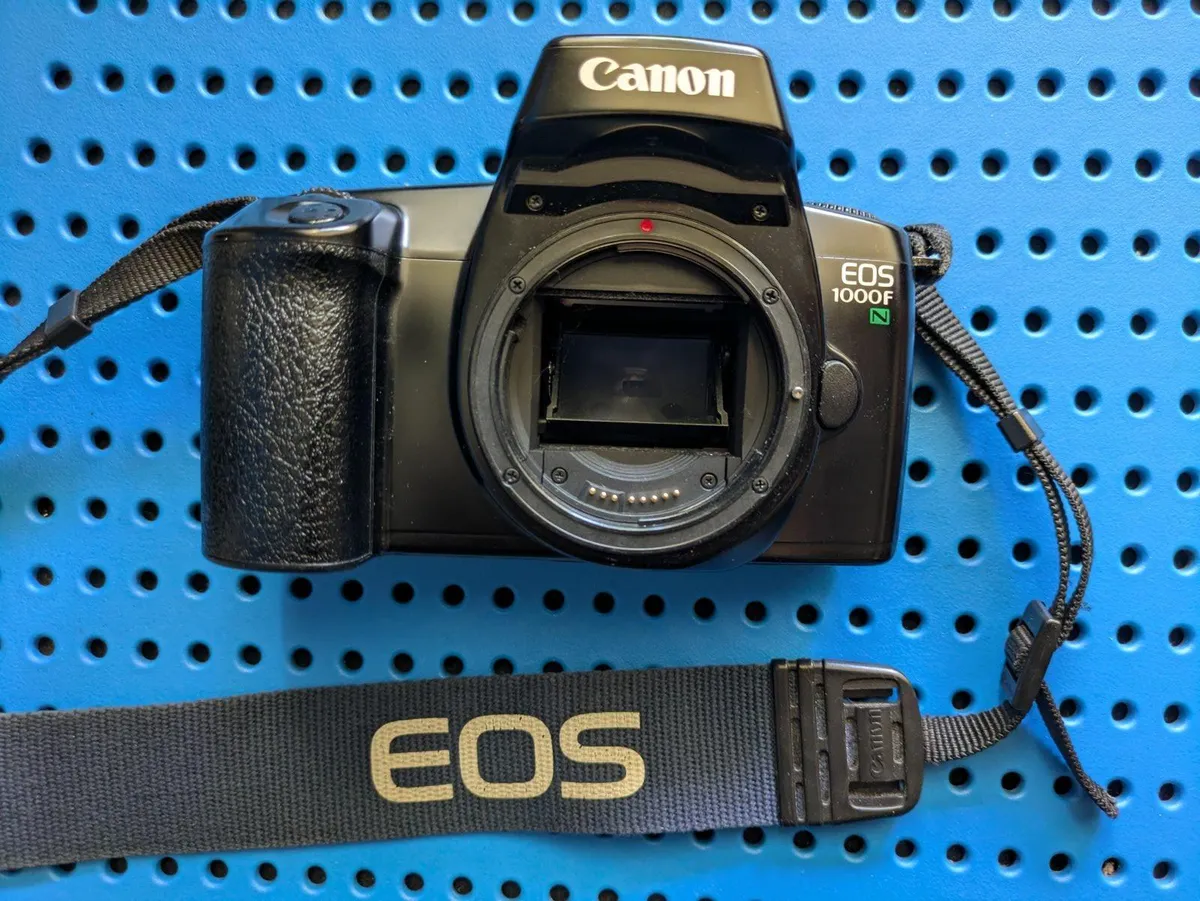 Canon EOS 1000F N- autofocus film SLR camera- body - Image 2