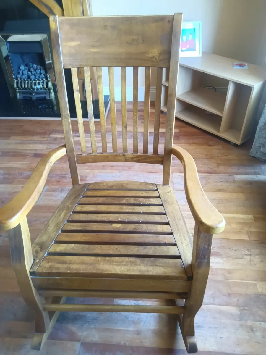 Antique rocking chair - Image 1