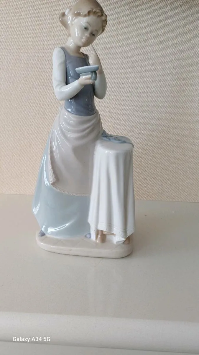 Lladro Girl with Iron (with Box) - Image 1