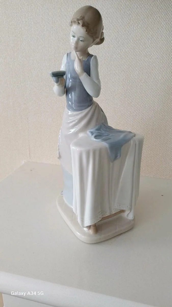 Lladro Girl with Iron (with Box) - Image 2