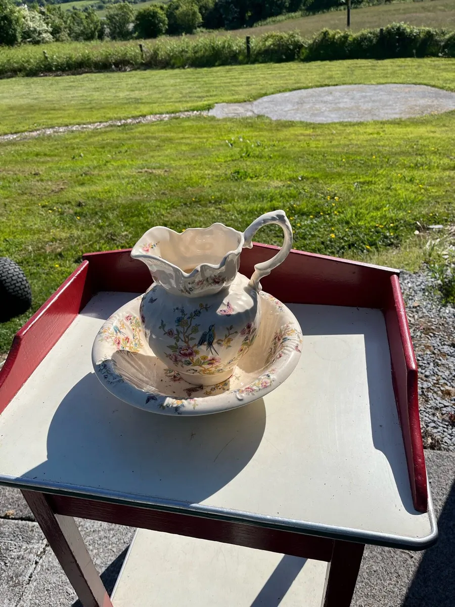 Vintage washing unit including jug and bowl. - Image 2