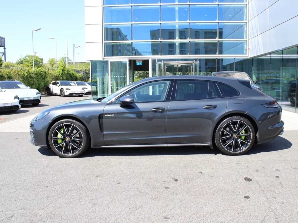 Porsche Panamera 4 E-hybrid Sport Turismo - Image 4
