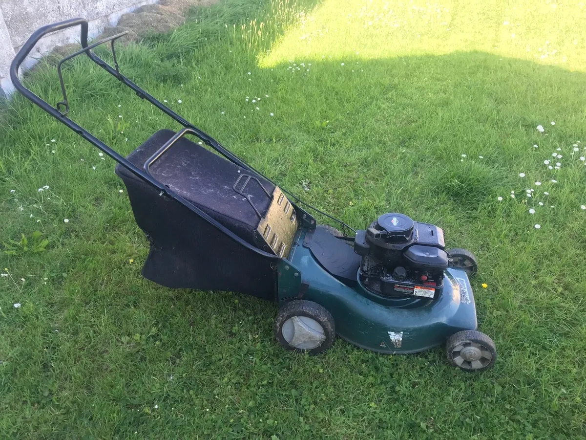 Pro lawn lawnmower For sale - Image 4