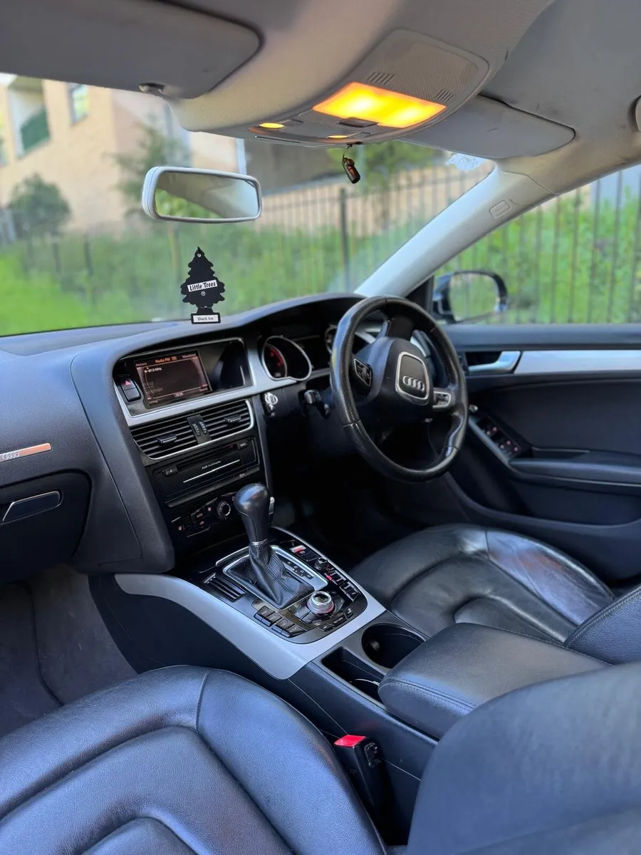 Audi A5 2010 - Image 2