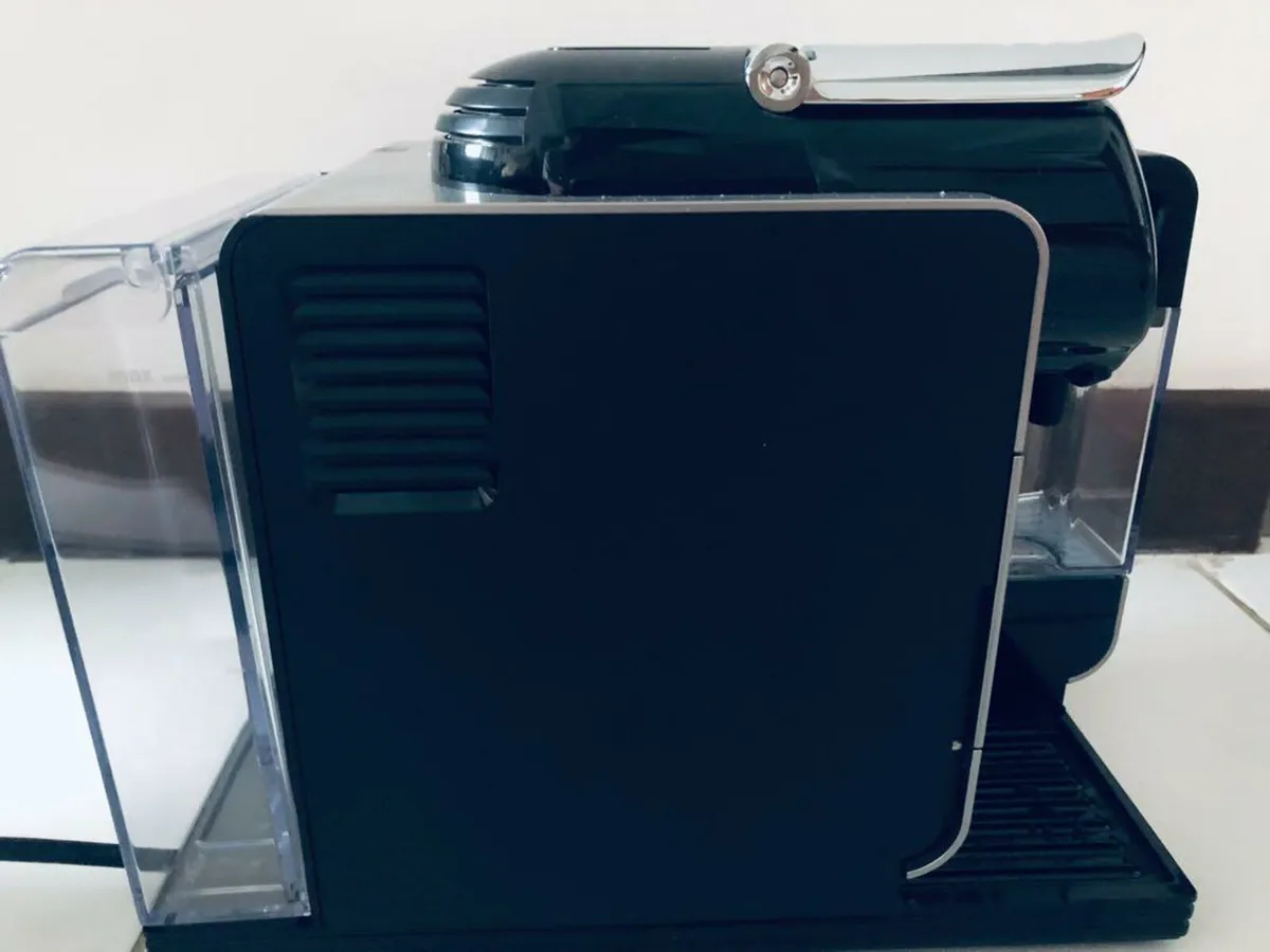 De'longhi Nespresso Lattissima Touch Coffee Machin - Image 3