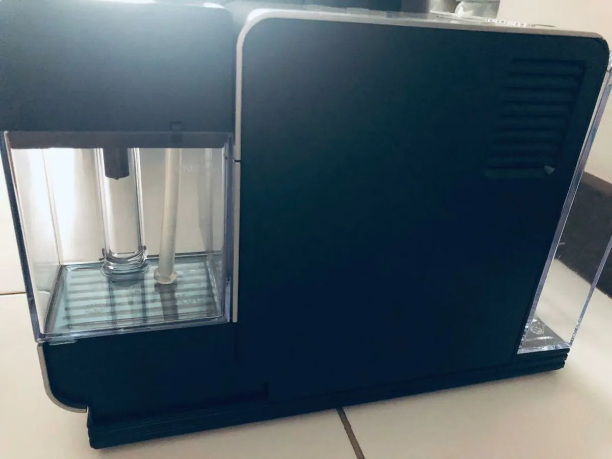 De'longhi Nespresso Lattissima Touch Coffee Machin - Image 4